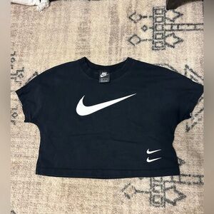 Nike double swoop cropped tee in black size large